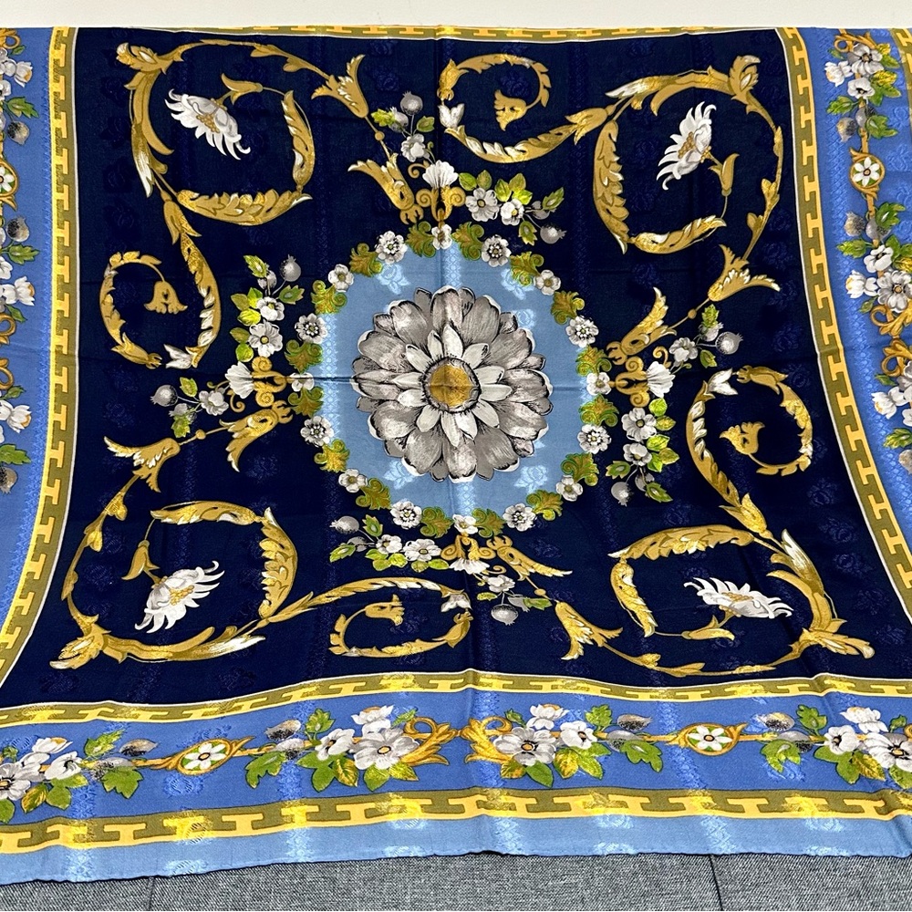 FENDI ❤️🌟 SILK SCARF ⭐️